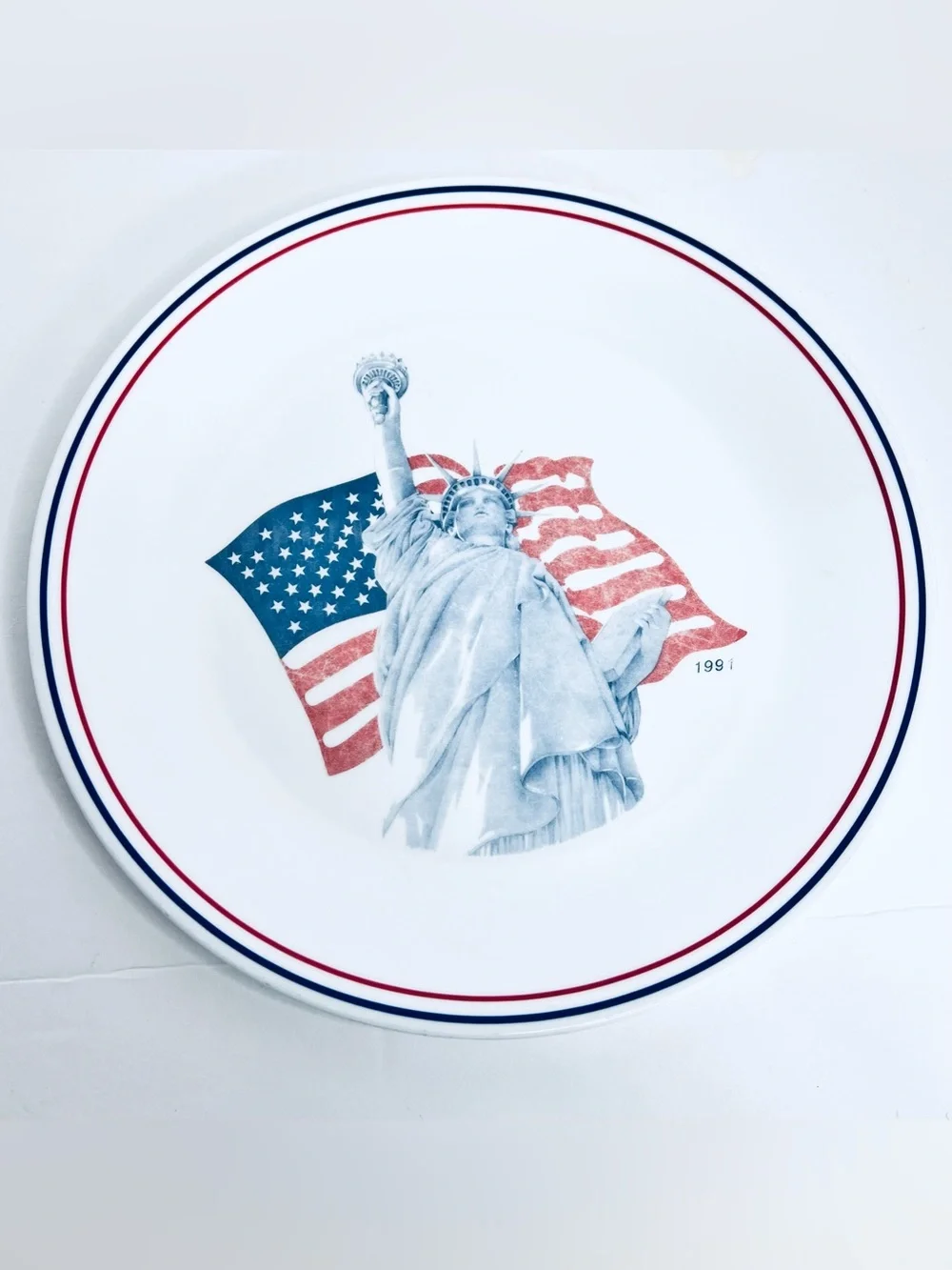 Vintage Corelle 1991 Statue of Liberty American Flag Dinner Plate 10.25”